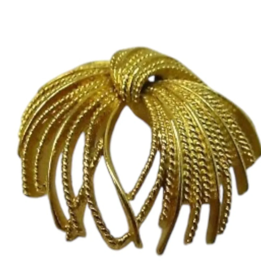 Vintage Monet Mirador
Brooch Gold Tone Starburst size 2" X 2" - Picture 4 of 17